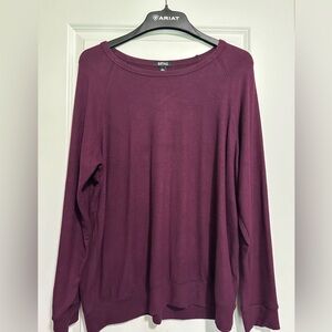Women’s long sleeve top